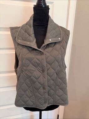 Quilted Sleeveless Vest - Gray